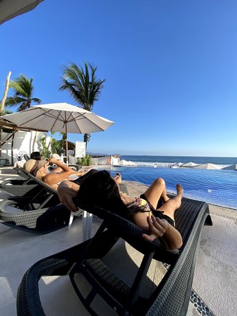 Mar Celeste All Inclusive on the beach