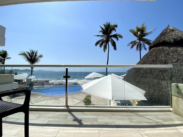 Mar Celeste All Inclusive on the beach