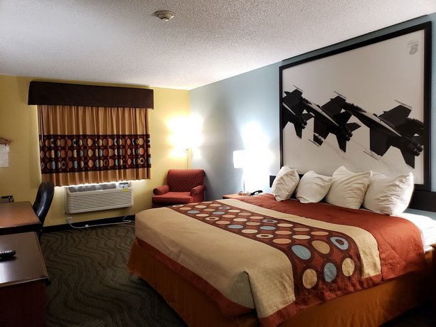 Super 8 by Wyndham Kokomo