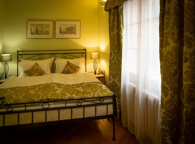 Hotel At the Black Star -Charming Romantic Suites and Apartments