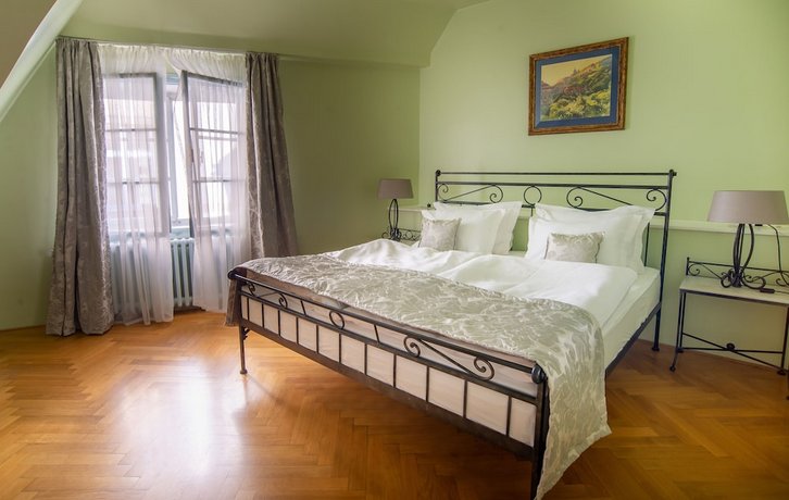 Hotel At the Black Star -Charming Romantic Suites and Apartments