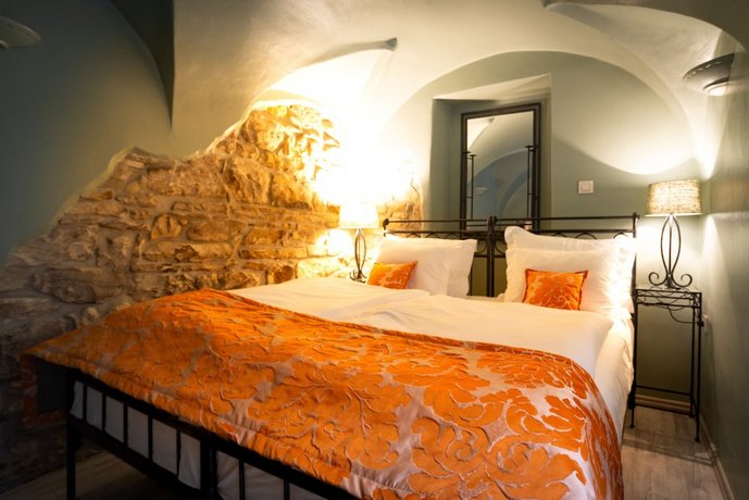 Hotel At the Black Star -Charming Romantic Suites and Apartments