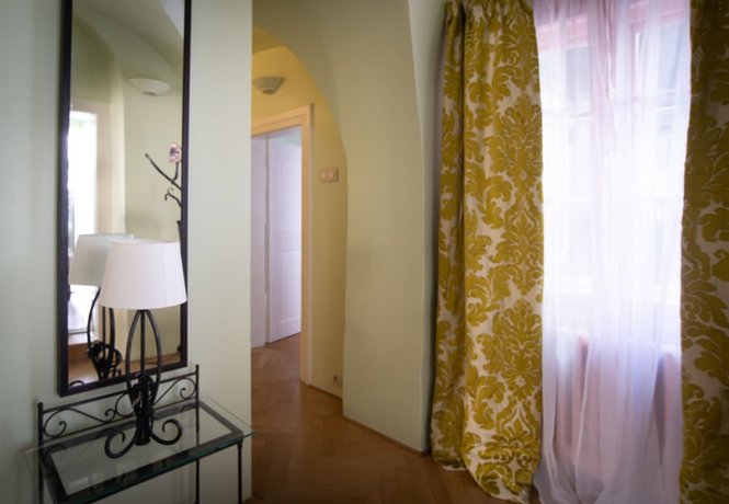 Hotel At the Black Star -Charming Romantic Suites and Apartments