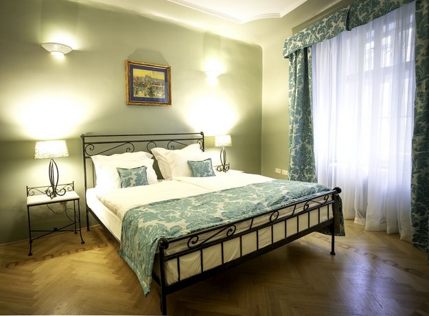 Hotel At the Black Star -Charming Romantic Suites and Apartments