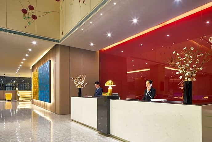 Q-Box Hotel Shanghai Sanjiagang - Pudong International Airport / Disney
