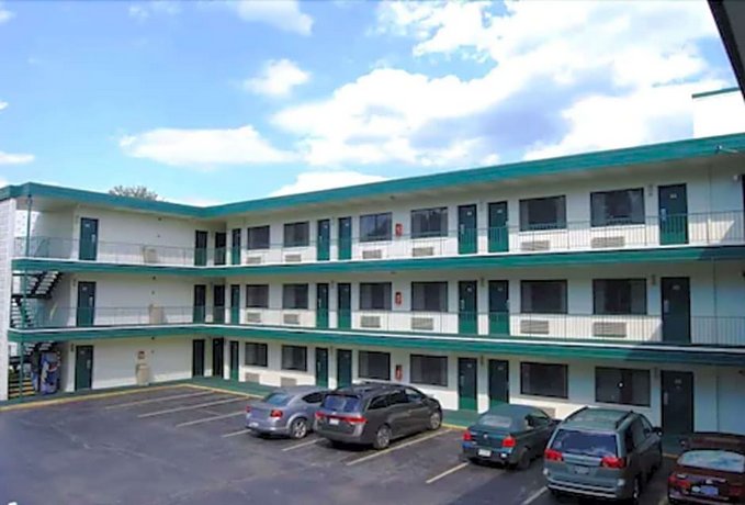 Travelodge by Wyndham Chambersburg