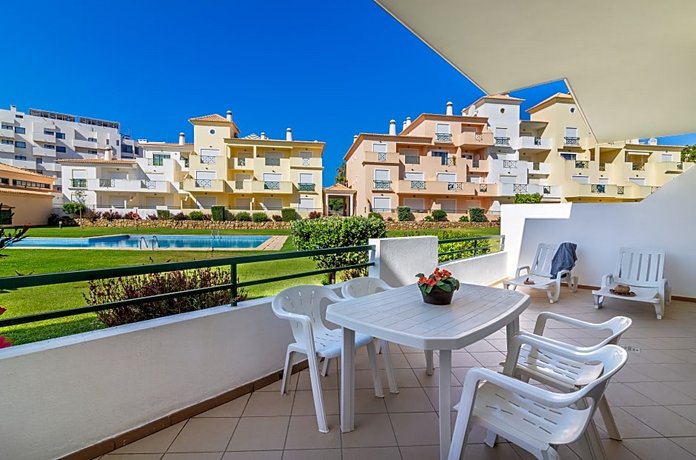Condominio Jardins Santa Eulalia by Garvetur