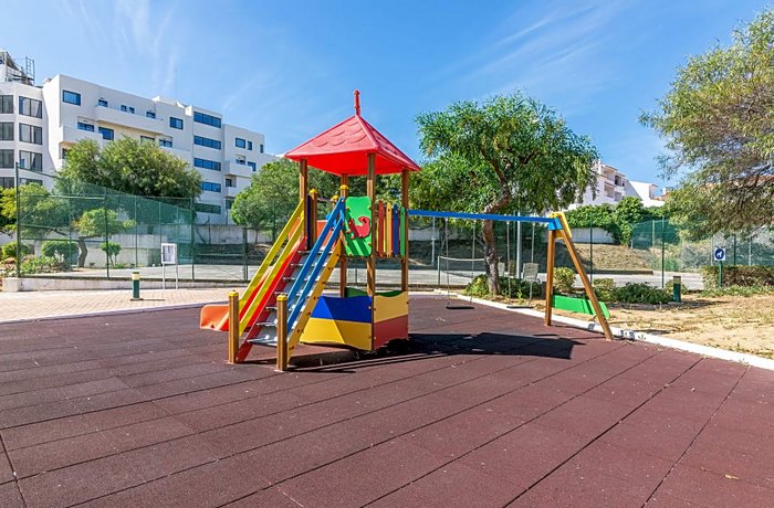 Condominio Jardins Santa Eulalia by Garvetur