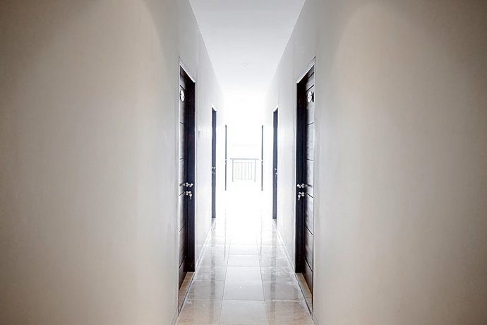 RedDoorz near Taman Palem