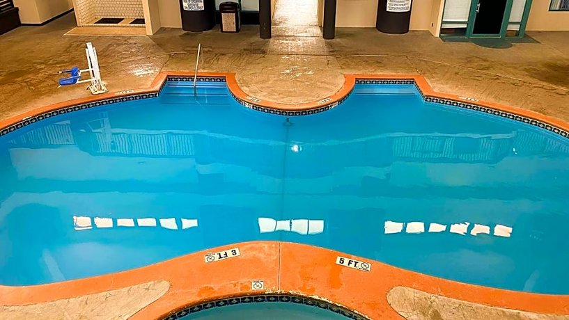 Days Inn & Suites by Wyndham Savannah Gateway I-95 and 204
