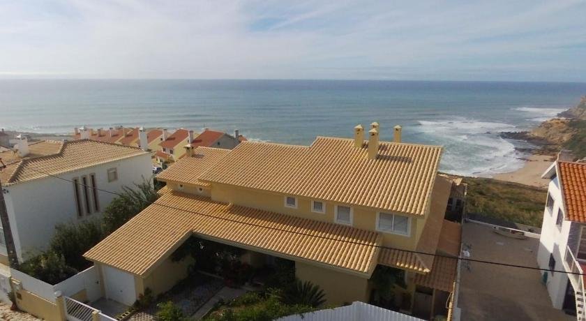 Sea House Apartment with Pool near Ericeira's great surf spots