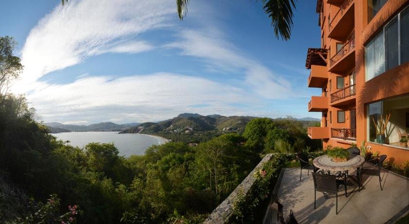 Beautiful Studio Overlooking Playa La Ropa