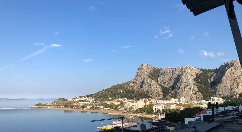 Sunny Apartment Omis