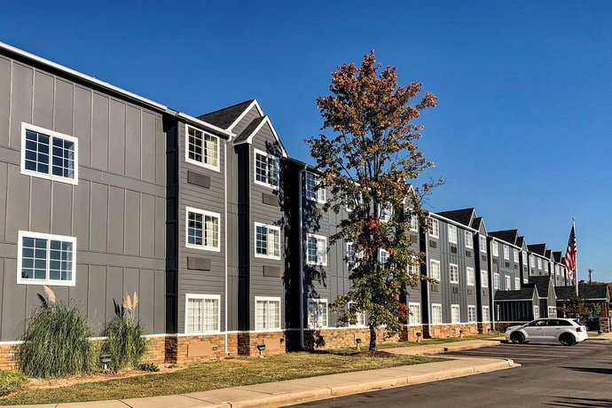 Econo Lodge Inn and Suites Greenville
