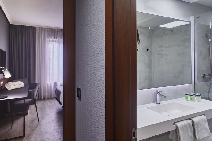 Silken Amara Plaza