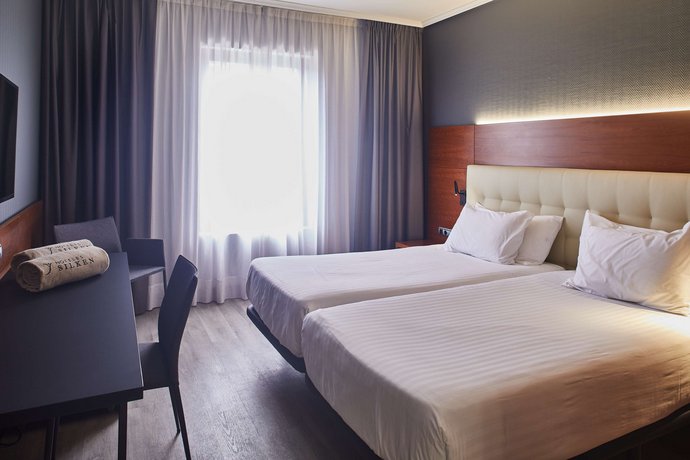 Silken Amara Plaza