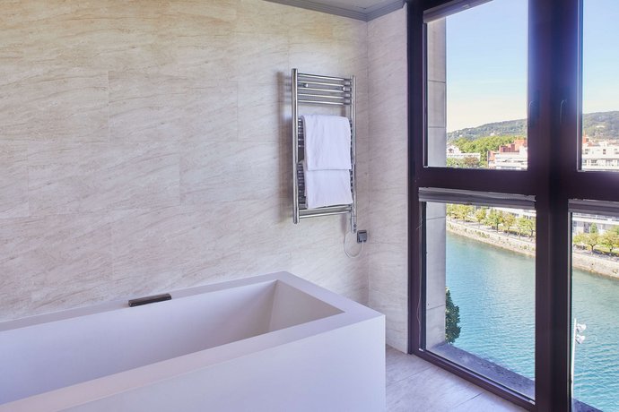 Silken Amara Plaza