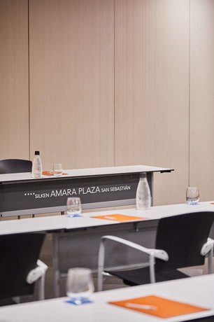Silken Amara Plaza