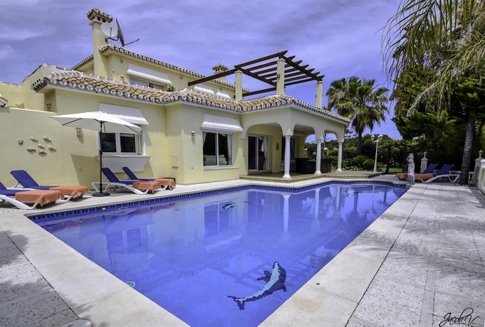 20001 - EXQUISITE VILLA 50M TO BEACH