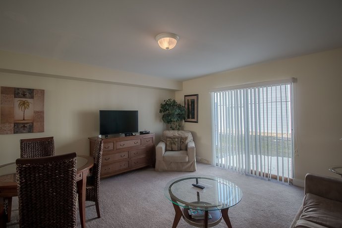 Oak Shores 138 - Two Bedroom Apartment