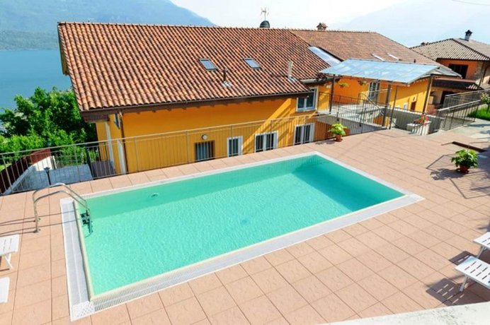 House With 2 Bedrooms in Vercana With Wonderful Lake View Pool Access Furnished Balcony - 2 km Fr