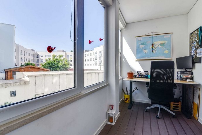 Fabulous 2 Bed Apt in Restelo close to tram