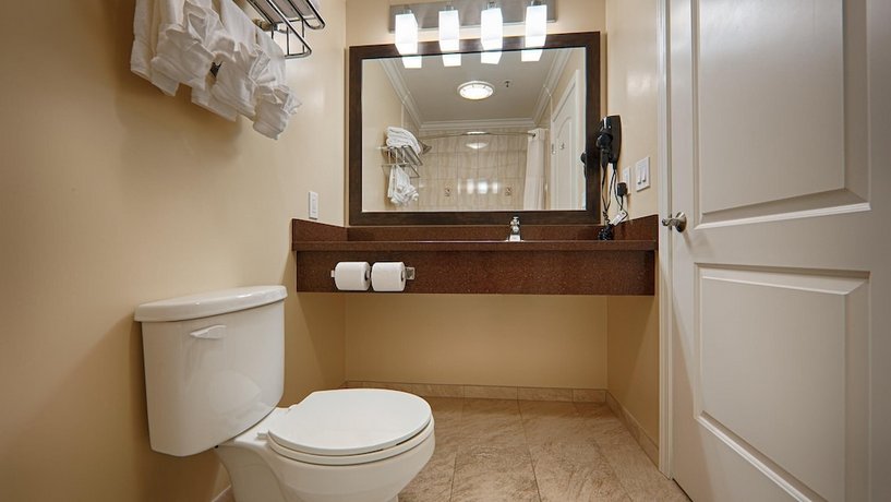 BEST WESTERN Plus Airport Plaza