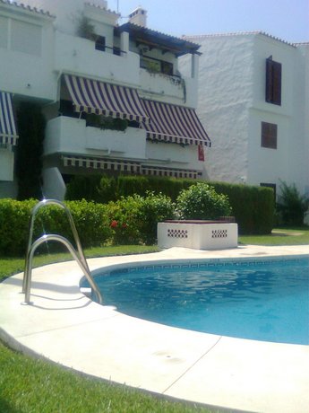 Apartment with 2 bedrooms in Estepona with shared pool and furnished balcony 800 m from the beach