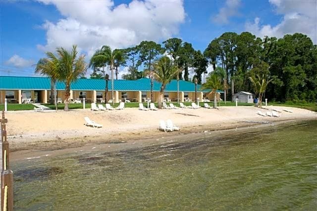 Lake Grassy Inn & Suites