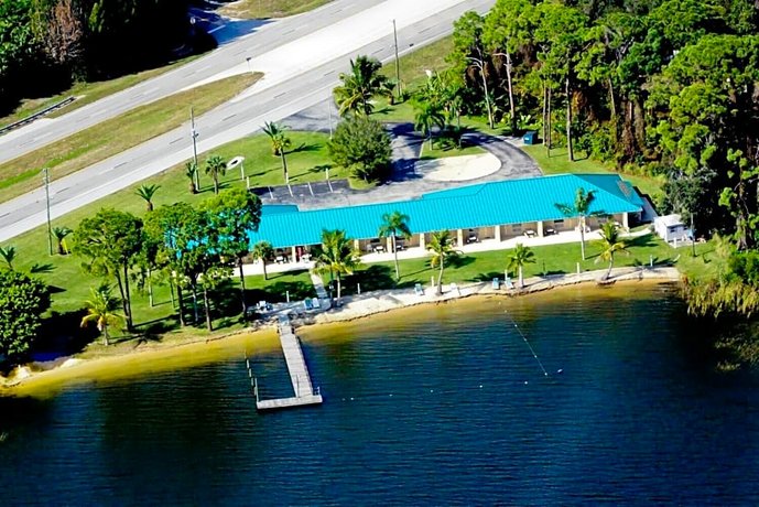 Lake Grassy Inn & Suites