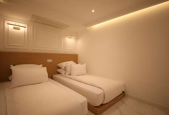 Hotel Our Youth