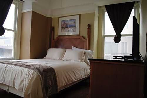 Yale Hotel