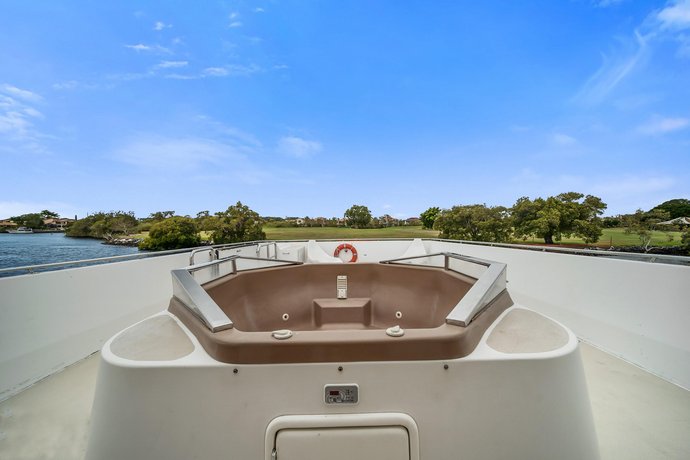 Coomera Houseboats