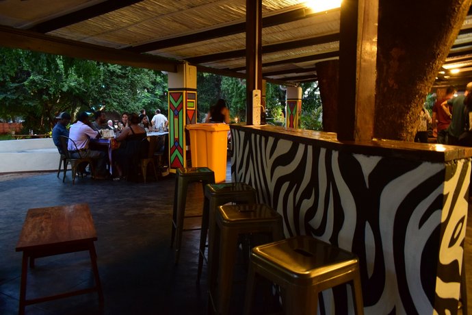 Shoestrings Backpackers Lodge Vic Falls