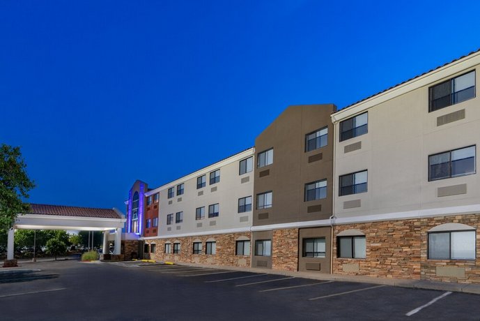 Holiday Inn Express Hotel & Suites Albuquerque - North Balloon Fiesta Park