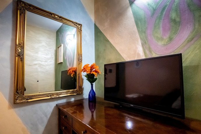B&b Colorful Suite Yard