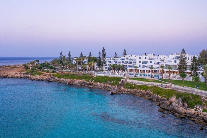 Louis Nausicaa Beach