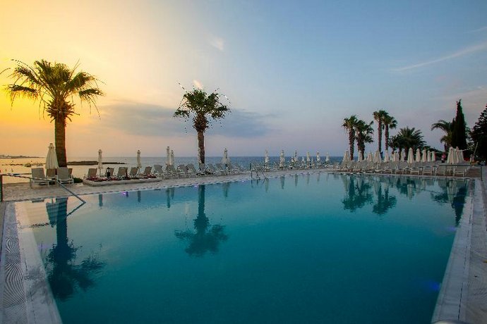 Louis Nausicaa Beach