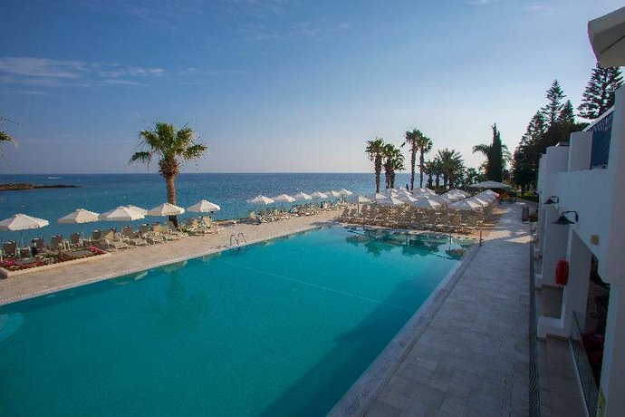 Louis Nausicaa Beach