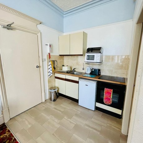 Lyndene Holiday Apartments
