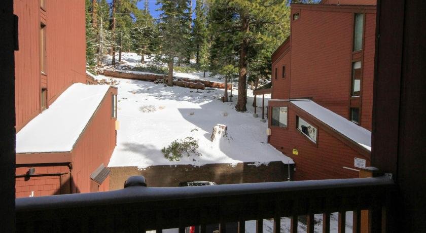 Mammoth Ski & Racquet Club 97