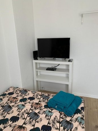 BERLIN LEBT-Wohnung fuer bis zu 12 Personen