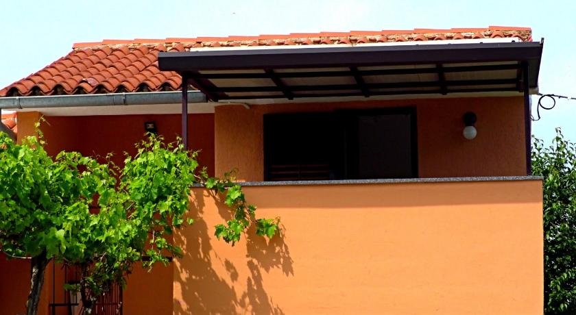 Apartments Garden Monsena