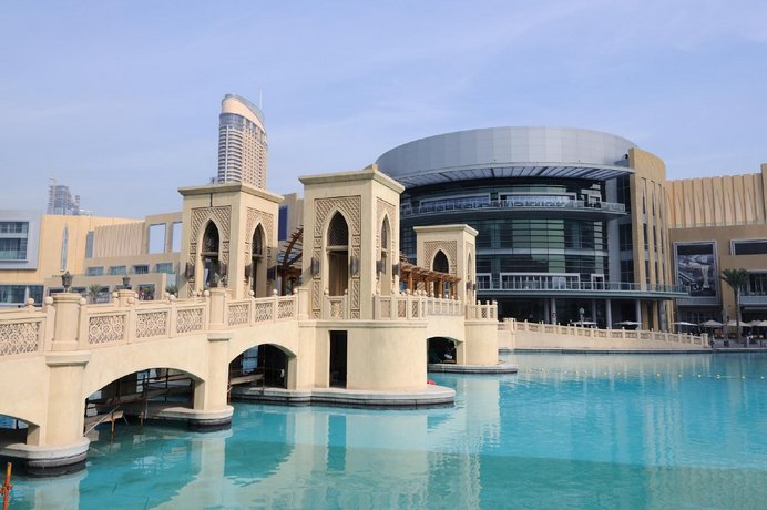 Fantastay Exotic 3 Bdr Duplex Villa with Fountain Views in Downtown Dubai