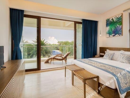 Aloha Oceanfront Suite Resort