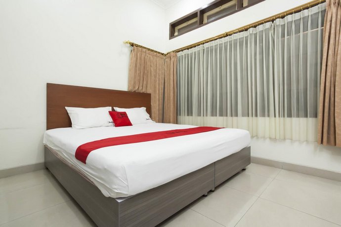 RedDoorz near Balai Kota Surabaya