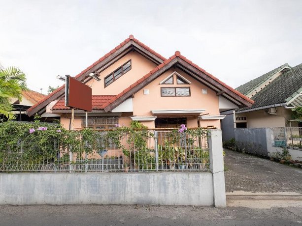 OYO 2889 Abel Residence