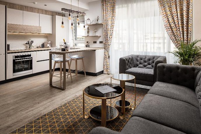 Kanopian Penthouse Hotel