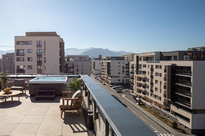 Kanopian Penthouse Hotel