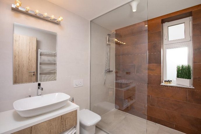 Kanopian Penthouse Hotel